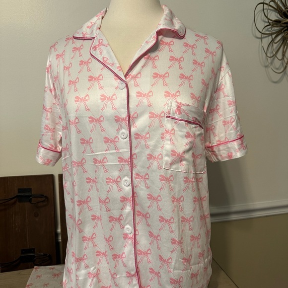 unbranded Other - 🎄🎄Santa Approved🎄🎄Charming Pink Bow Women's Pajama set. Size MD